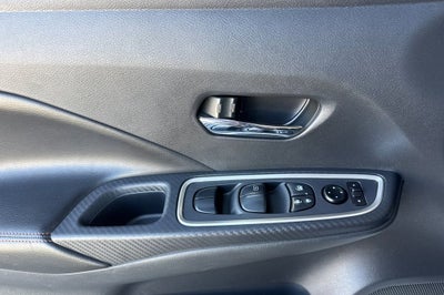 2023 Nissan Versa 1.6 SR