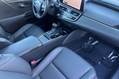 2025 Lexus ES 300h