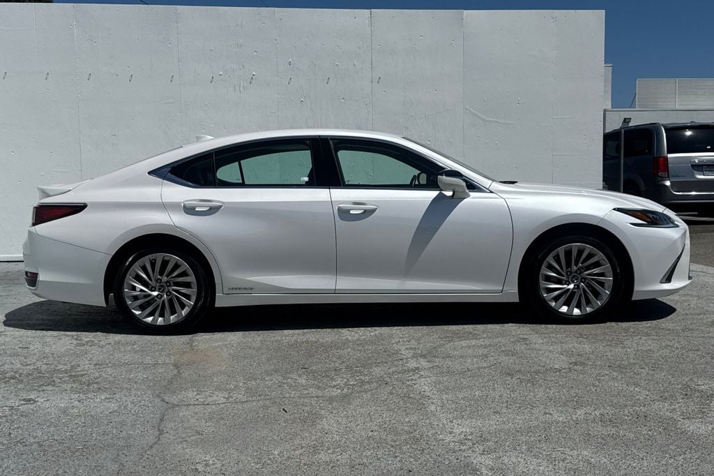 2021 Lexus ES 300h Luxury