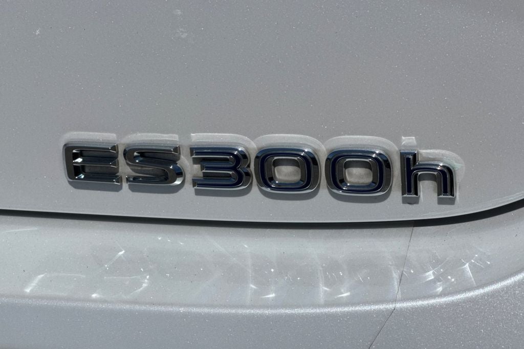 2021 Lexus ES 300h Luxury