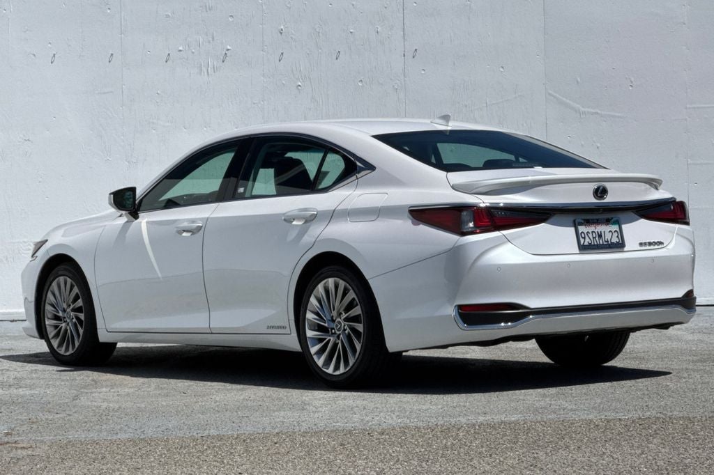 2021 Lexus ES 300h Luxury