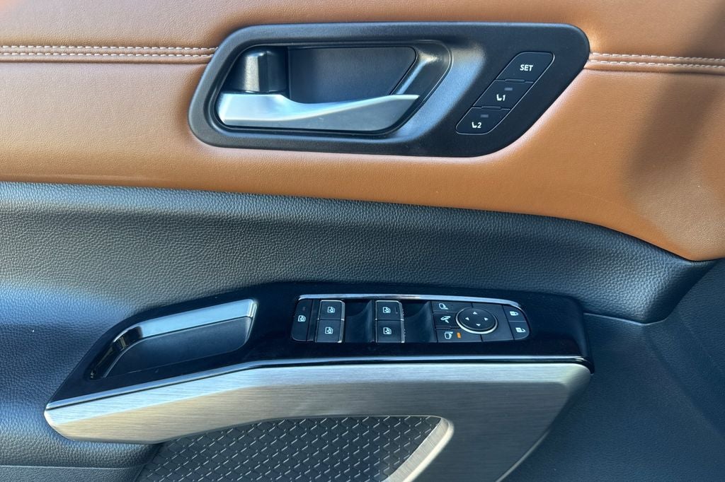 2024 Nissan Pathfinder Platinum