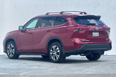 2022 Toyota Highlander Hybrid XLE