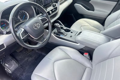 2022 Toyota Highlander Hybrid XLE