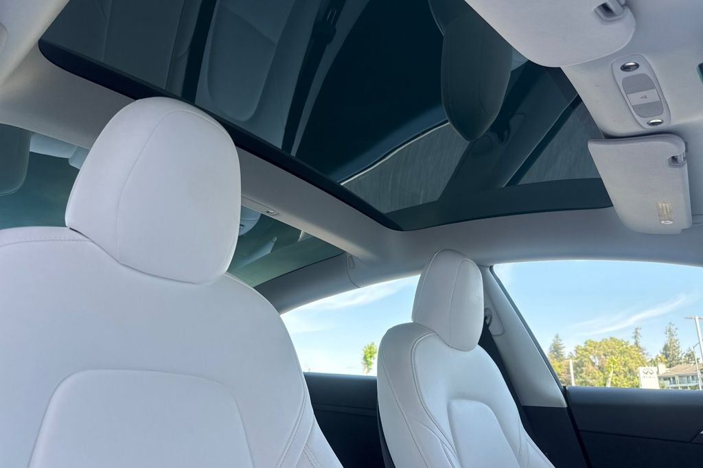 2022 Tesla Model 3 .