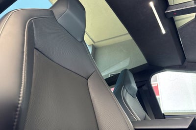 2025 Tesla Cybertruck .