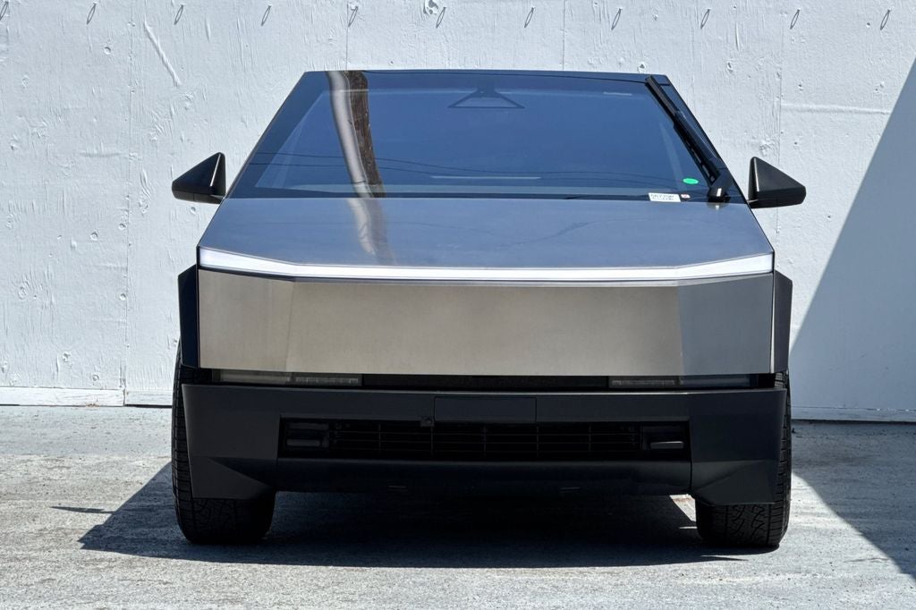 2025 Tesla Cybertruck .