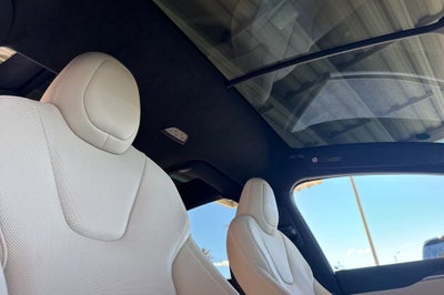 2022 Tesla Model X .