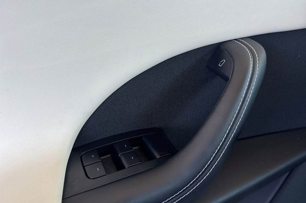 2024 Tesla Model X Base