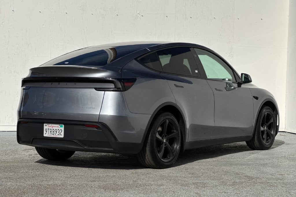 2026 Tesla Model Y Premium