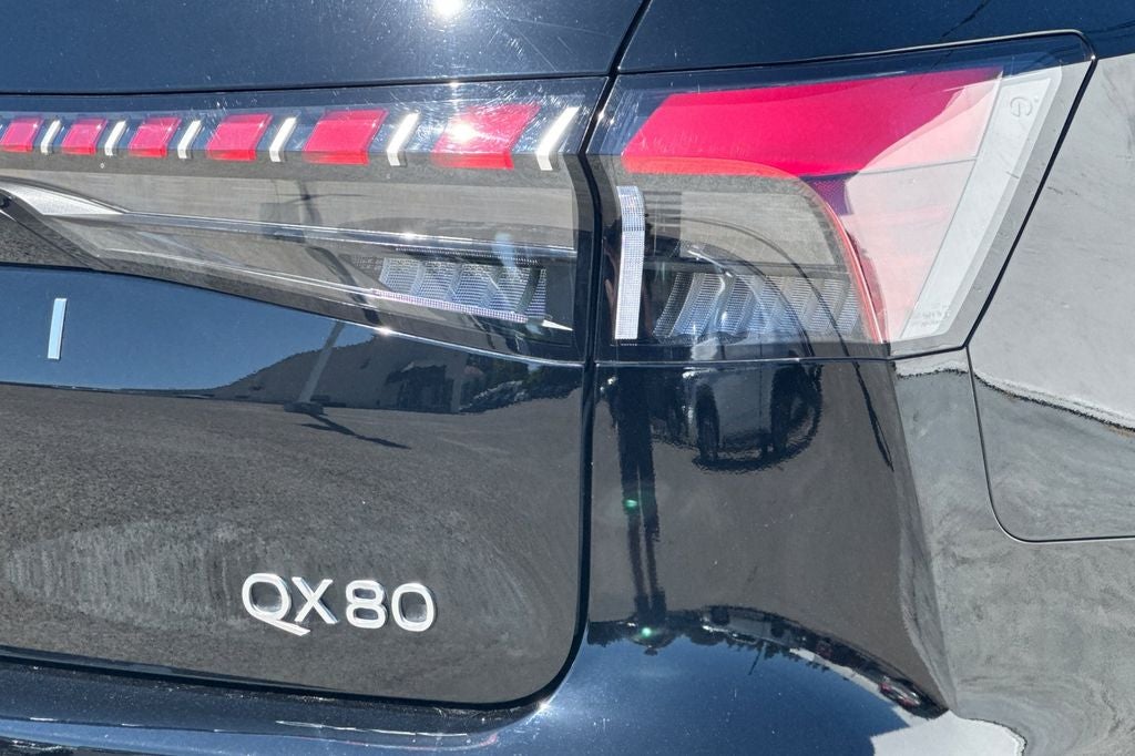 2025 INFINITI QX80 LUXE