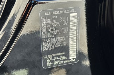 2025 INFINITI QX80 LUXE