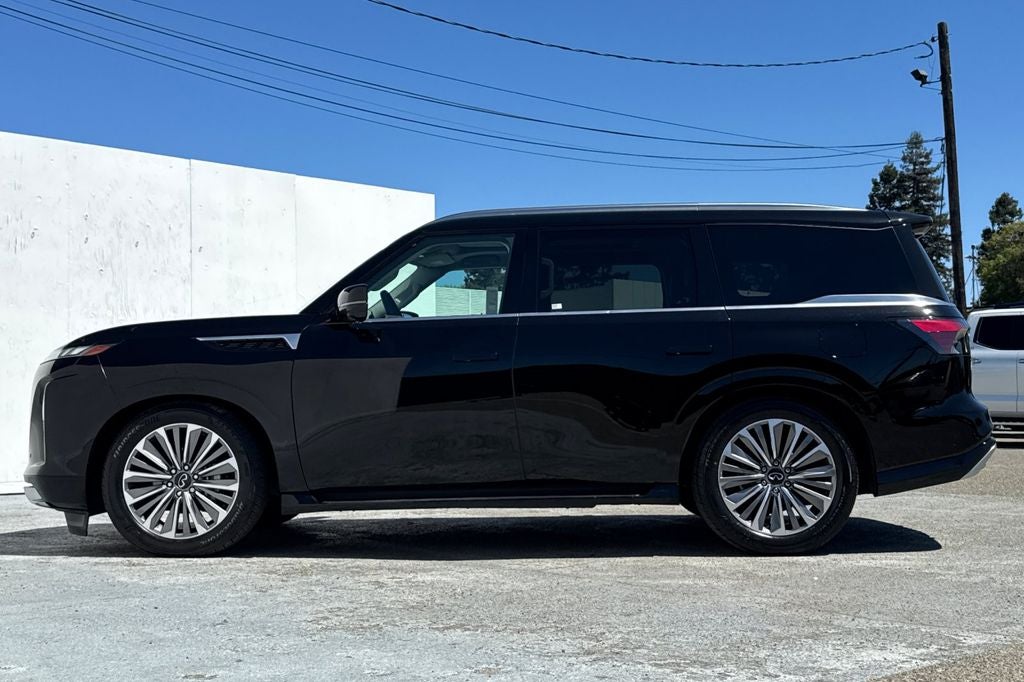 2025 INFINITI QX80 LUXE