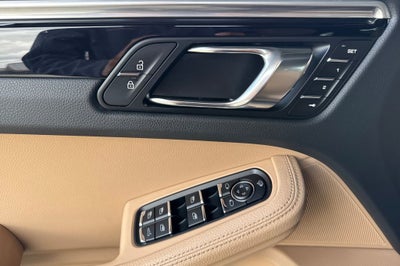 2022 Porsche Macan .