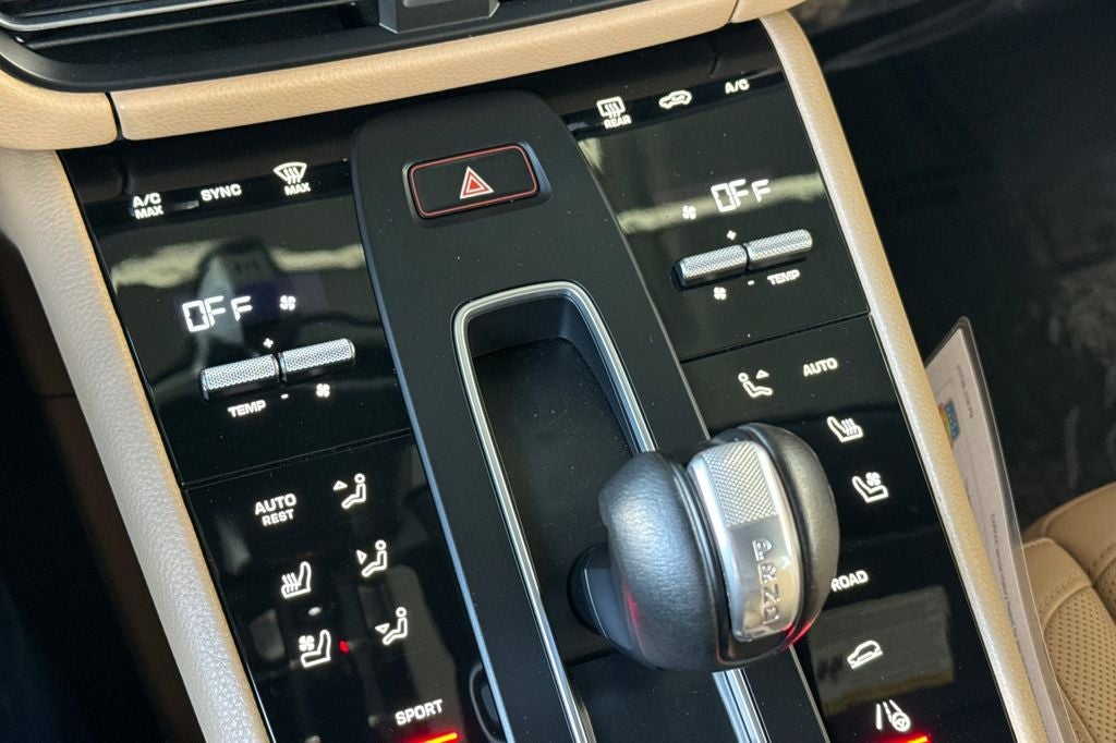 2022 Porsche Macan .