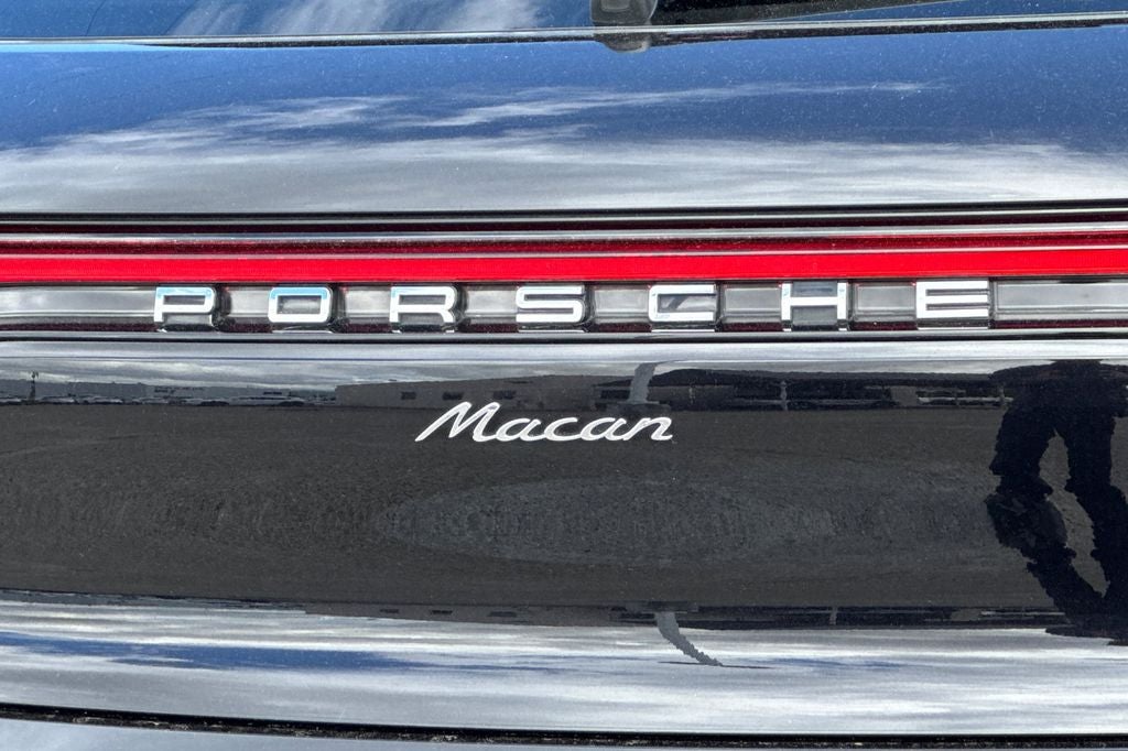 2022 Porsche Macan .