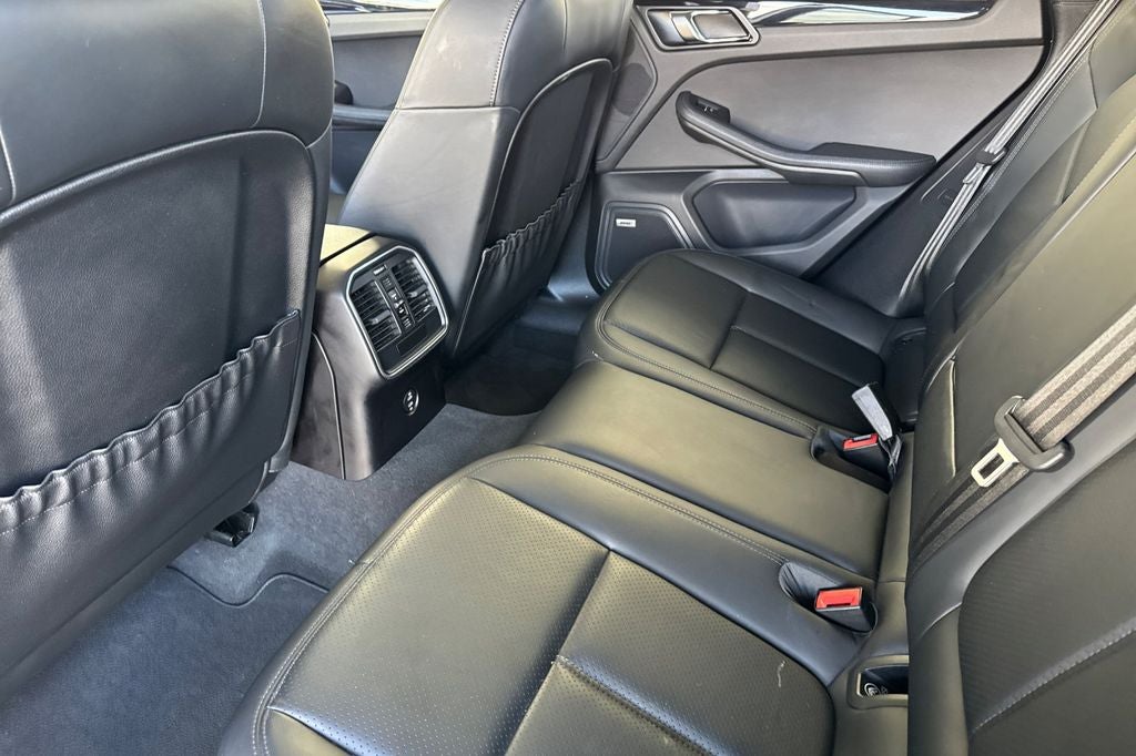 2021 Porsche Macan .