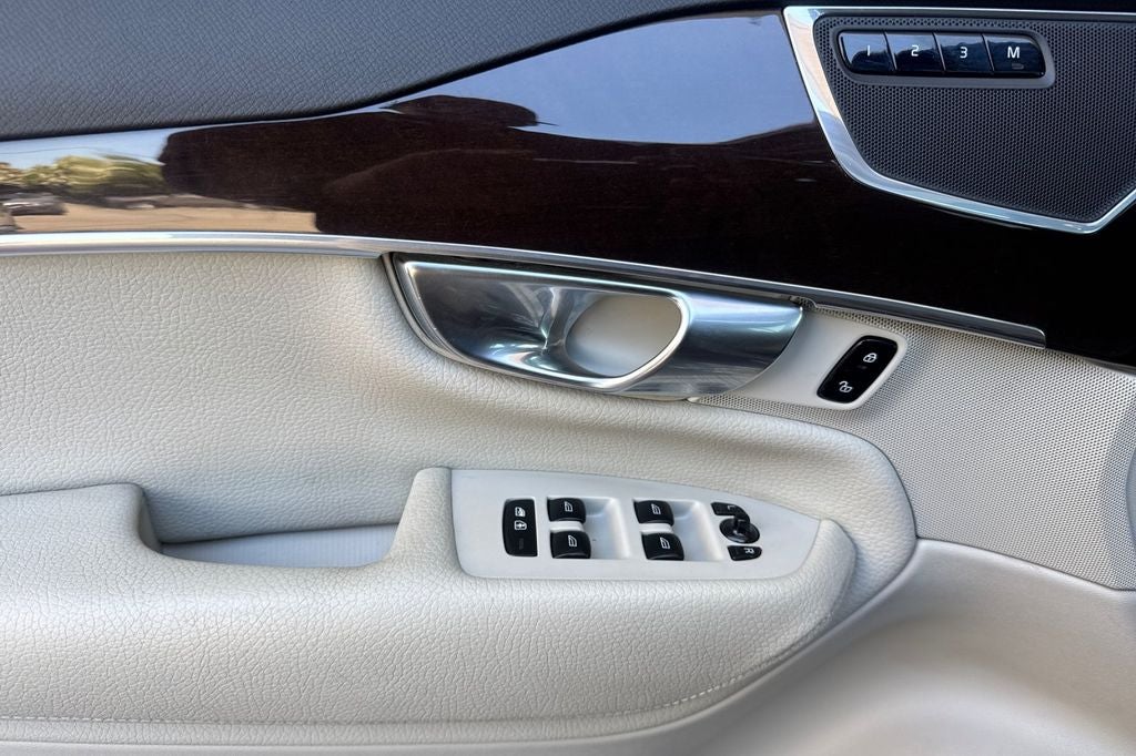 2019 Volvo XC90 T5 Momentum