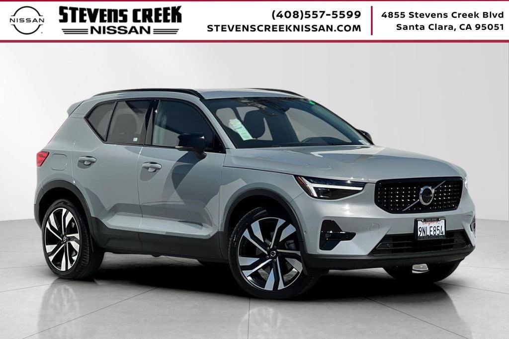 2024 Volvo XC40 B5 Plus Dark Theme