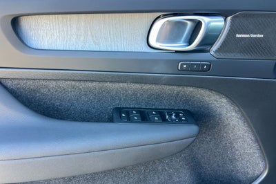 2024 Volvo XC40 B5 Plus Dark Theme