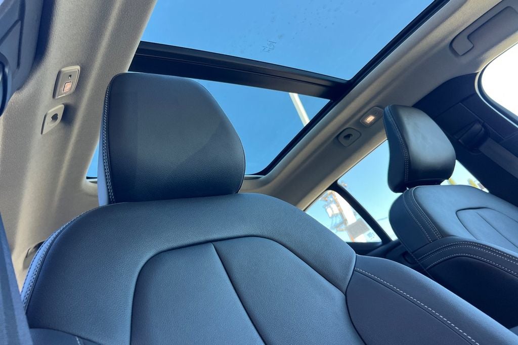 2024 Volvo XC40 B5 Plus Dark Theme