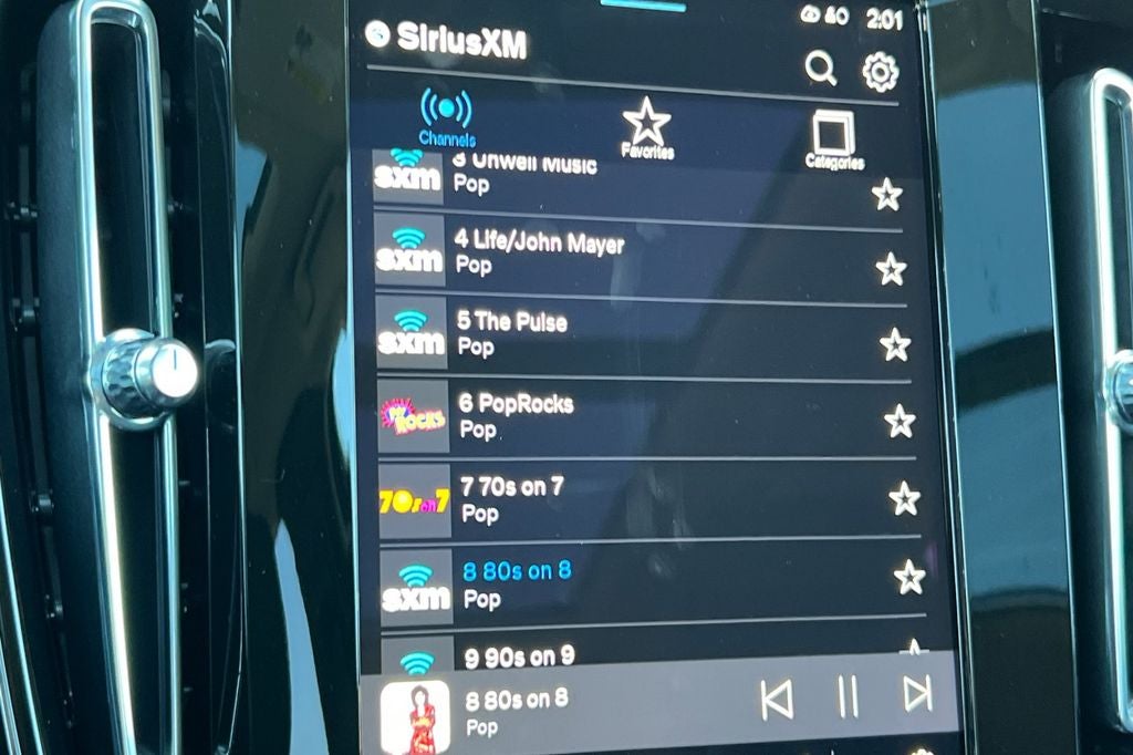 2024 Volvo XC40 B5 Plus Dark Theme