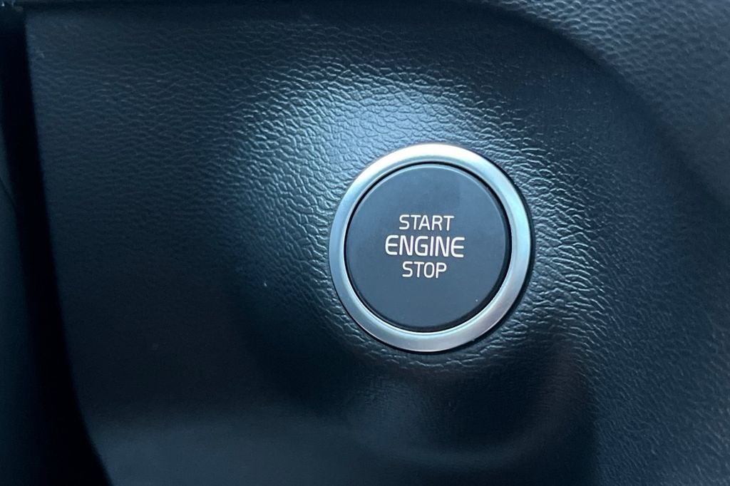 2024 Volvo XC40 B5 Plus Dark Theme