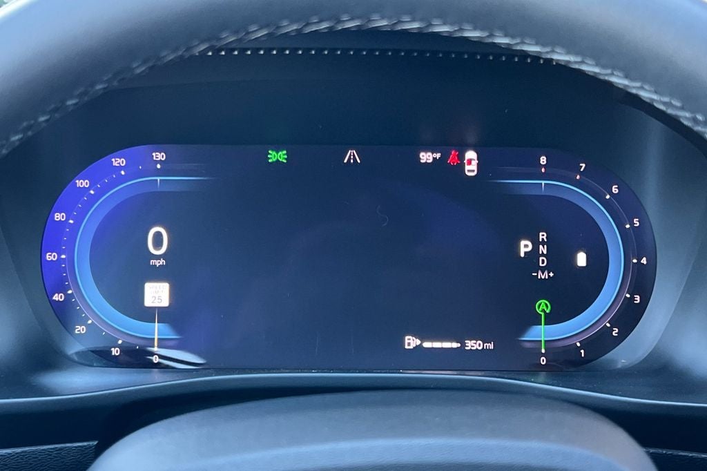 2024 Volvo XC40 B5 Plus Dark Theme