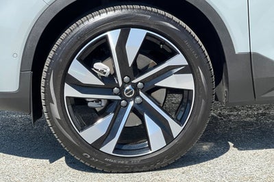 2024 Volvo XC40 B5 Plus Dark Theme