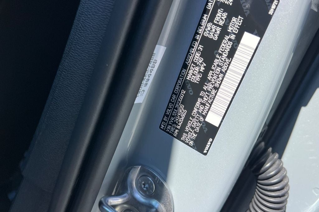 2024 Volvo XC40 B5 Plus Dark Theme