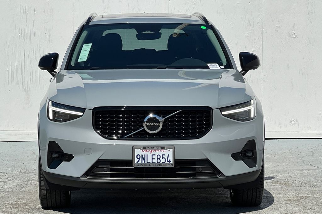 2024 Volvo XC40 B5 Plus Dark Theme