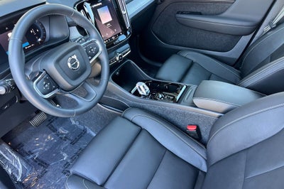 2024 Volvo XC40 B5 Plus Dark Theme