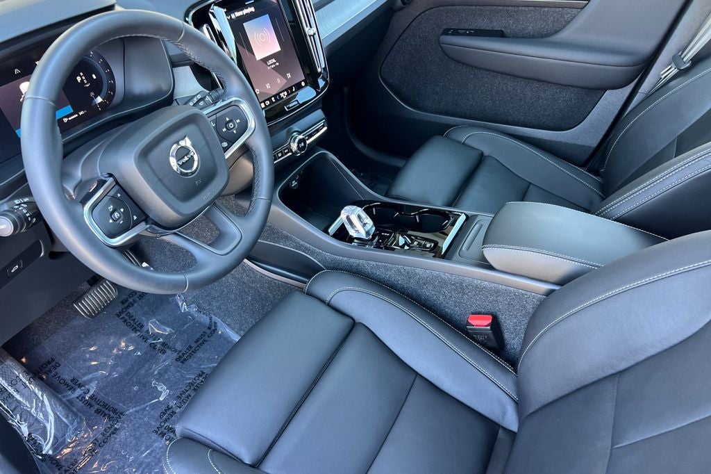 2024 Volvo XC40 B5 Plus Dark Theme