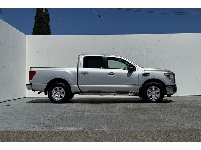2017 Nissan Titan SV