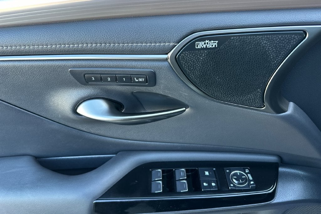 2024 Lexus ES 300h F SPORT Handling