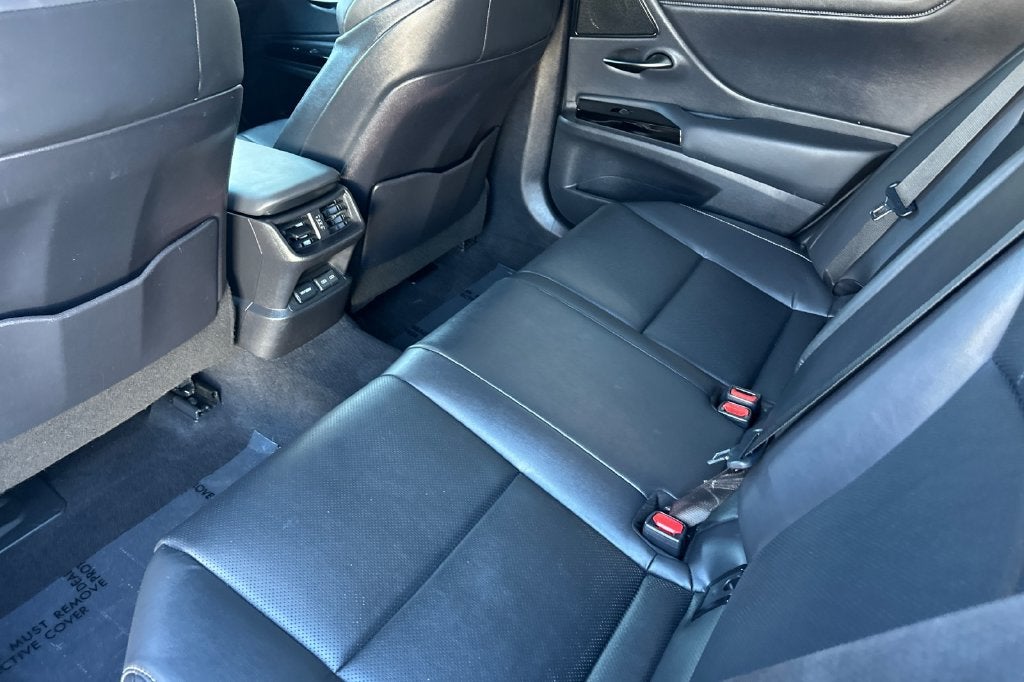 2024 Lexus ES 300h F SPORT Handling