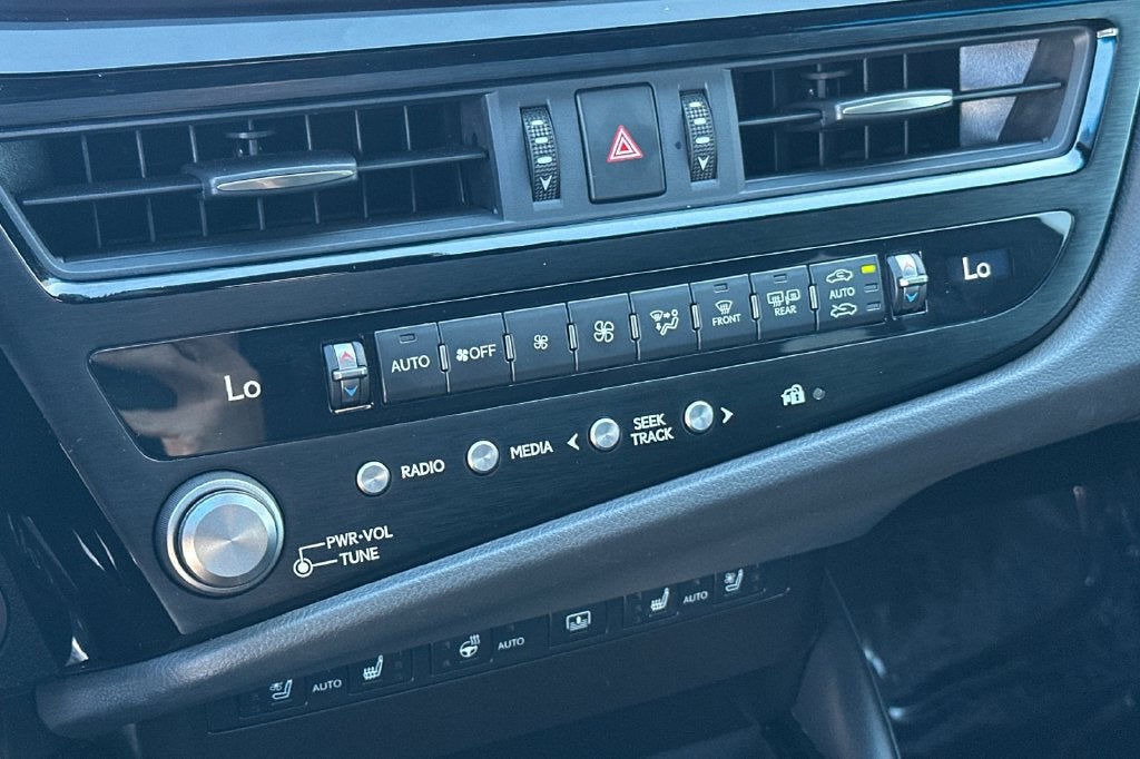 2024 Lexus ES 300h F SPORT Handling