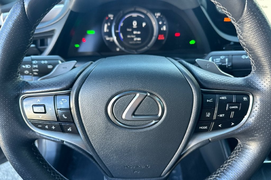 2024 Lexus ES 300h F SPORT Handling
