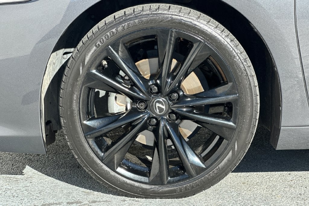 2024 Lexus ES 300h F SPORT Handling