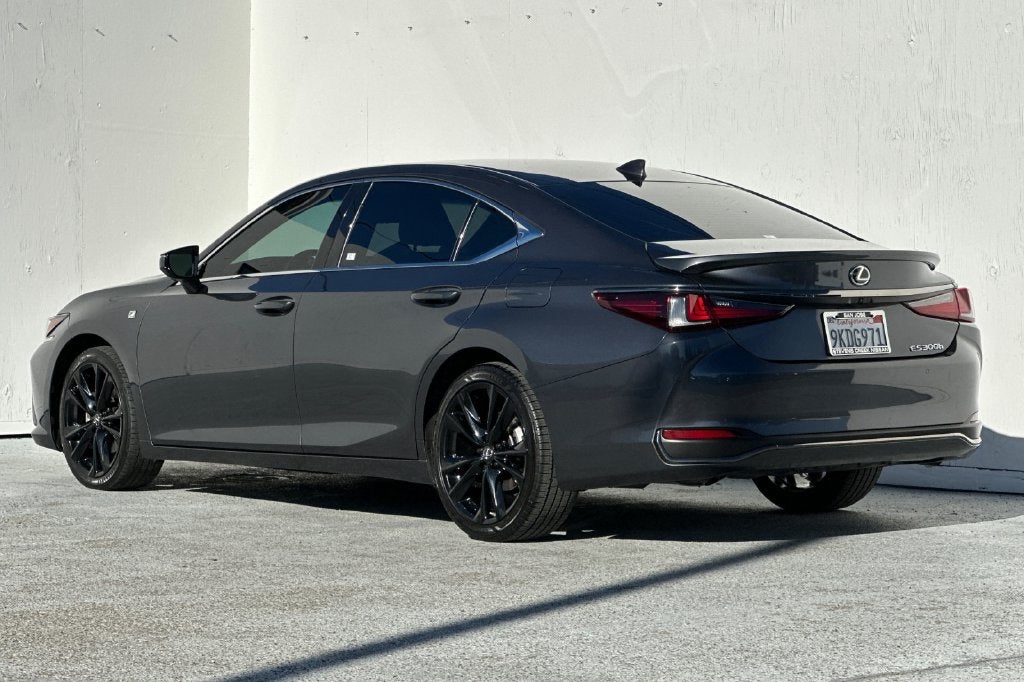 2024 Lexus ES 300h F SPORT Handling
