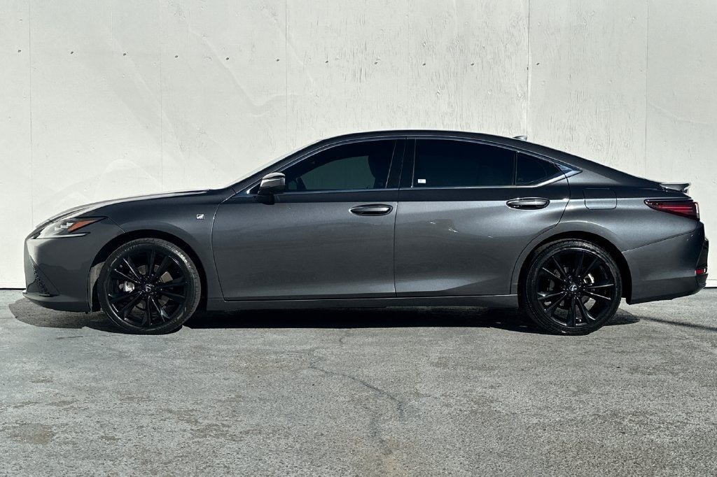 2024 Lexus ES 300h F SPORT Handling