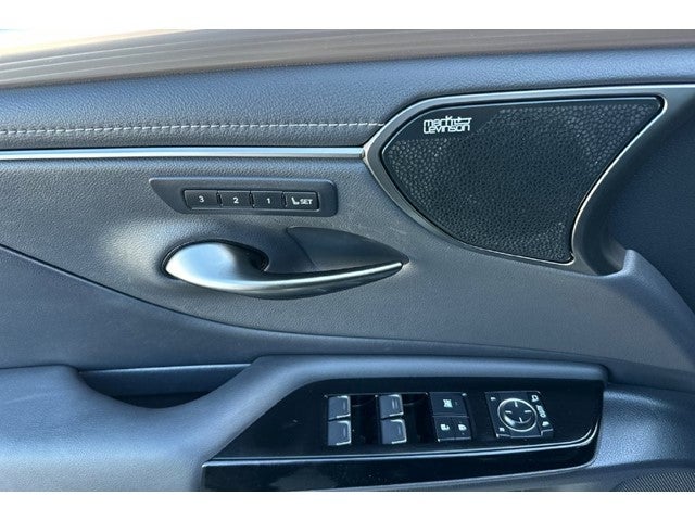 2024 Lexus ES 300h F SPORT Handling