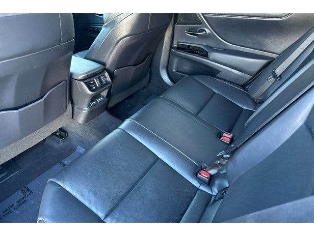 2024 Lexus ES 300h F SPORT Handling