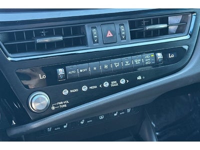 2024 Lexus ES 300h F SPORT Handling