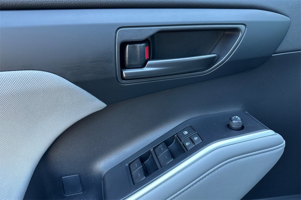 2024 Toyota Highlander Hybrid LE