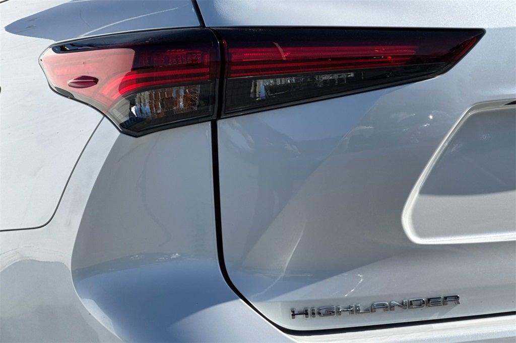 2024 Toyota Highlander Hybrid LE
