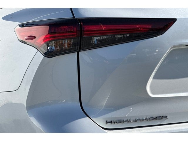2024 Toyota Highlander Hybrid LE