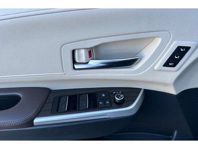 2022 Toyota Sienna Platinum 7 Passenger