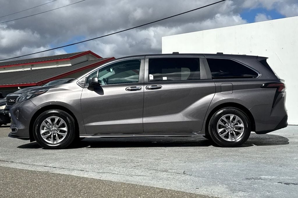 2024 Toyota Sienna XLE 7 Passenger