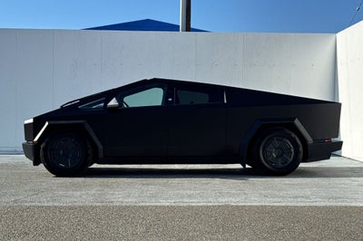 2025 Tesla Cybertruck .